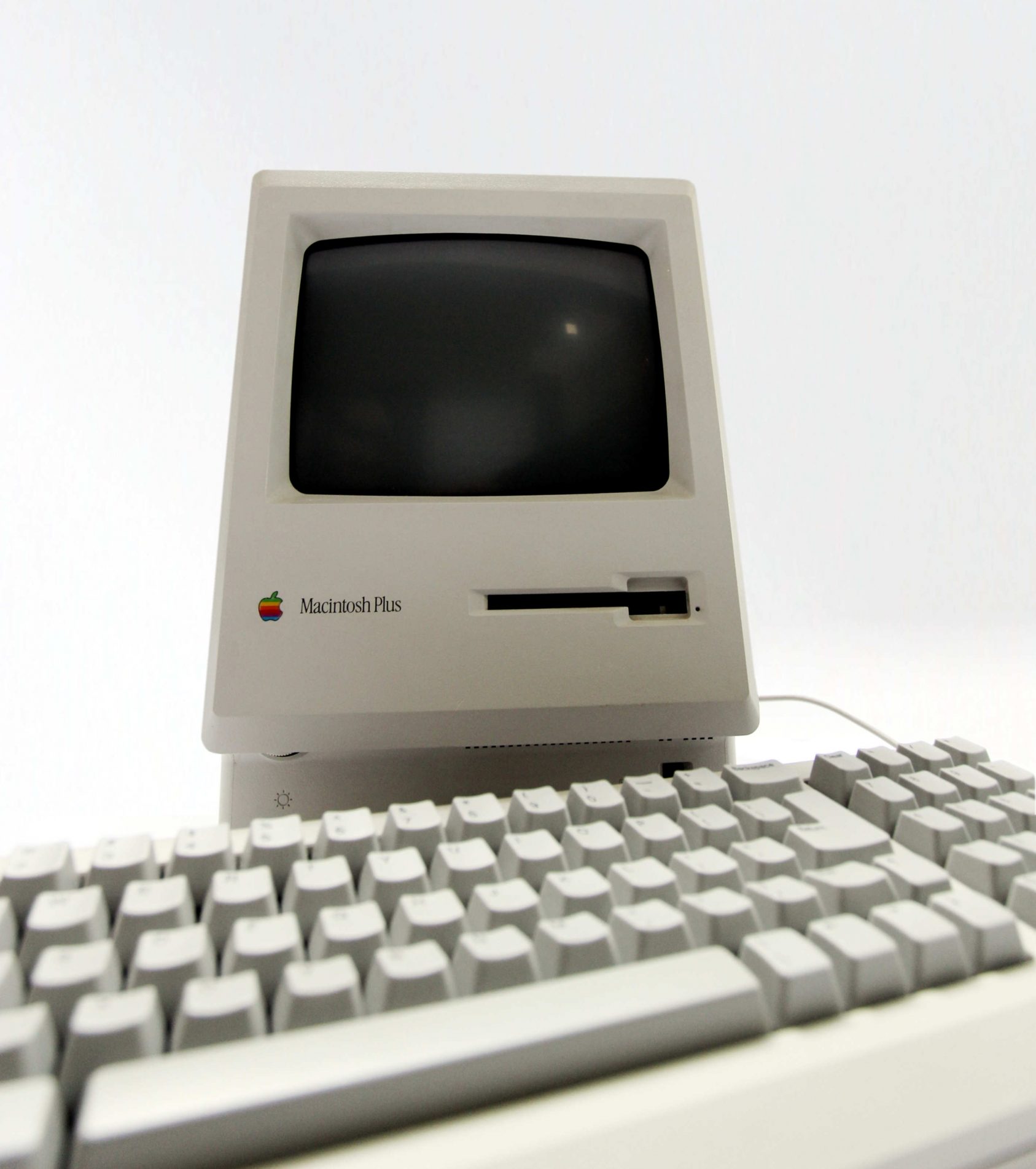 Apple Mac plus (1986) | Wolf Review