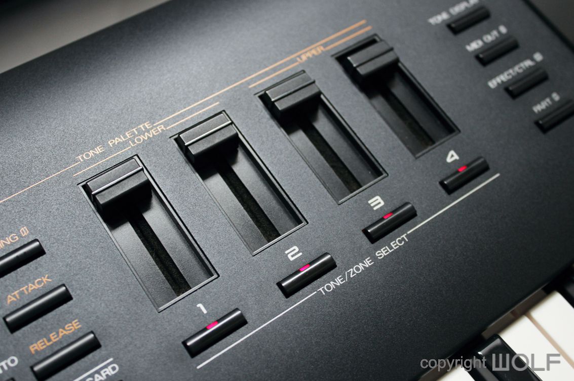 Roland D-70 Synthesizer (1990)